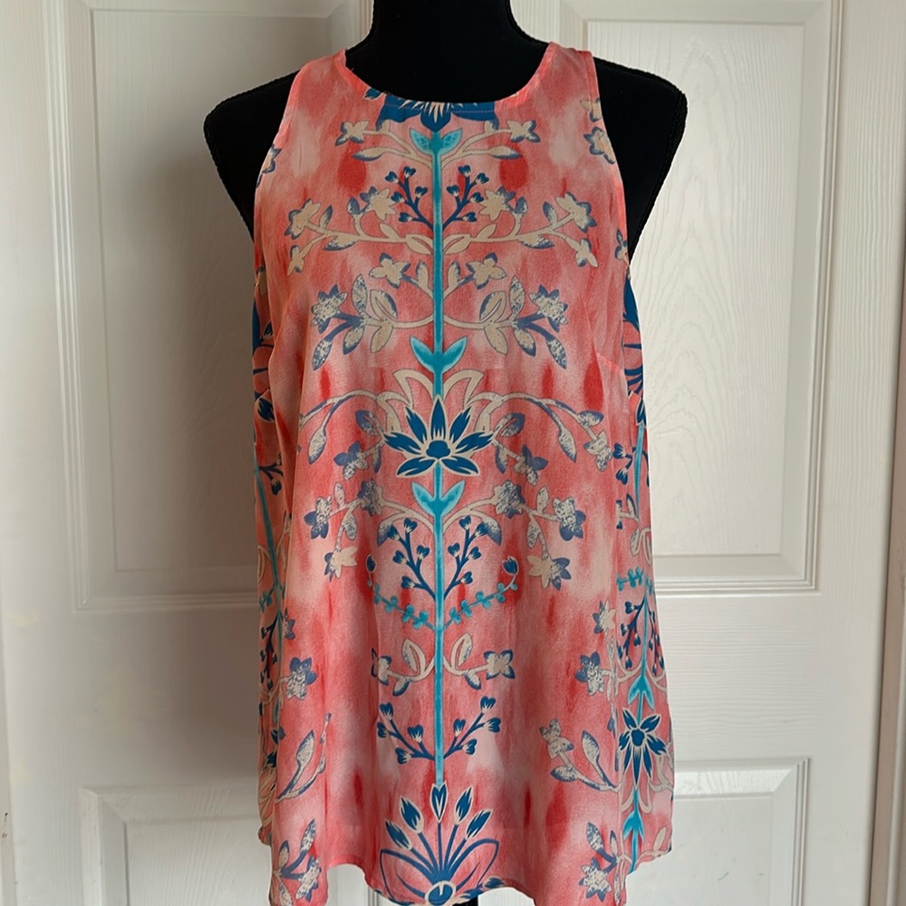 Women’s pink tank